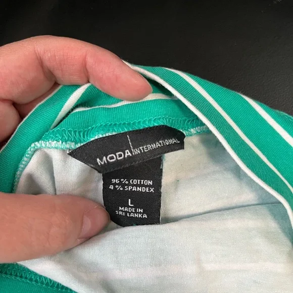 Moda International mini skirt - Picture 2 of 3